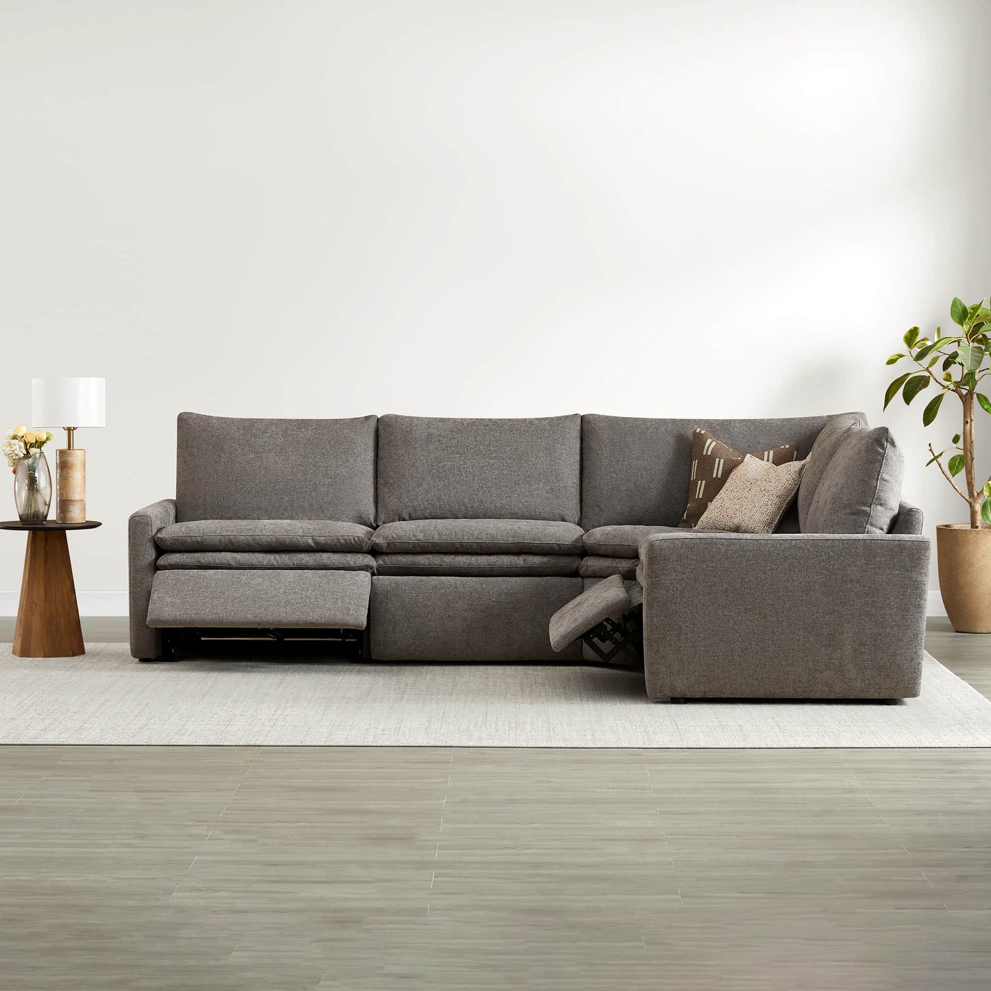 4-Seat Modular Reclining Sofa with Zero Gravity Design
