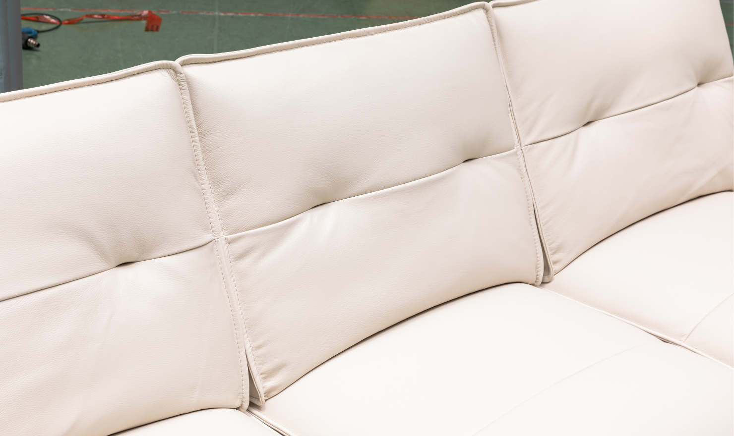 3-Seater Leather Sofa with Tufted Back and Cushion Seat