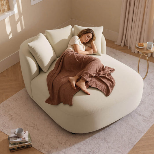 Curved Chaise Lounge Chair in Modern Design
