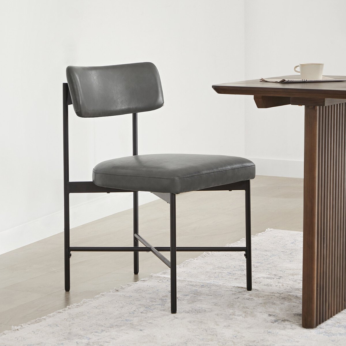 Dining Chair Set of 2 with Curved Back Design