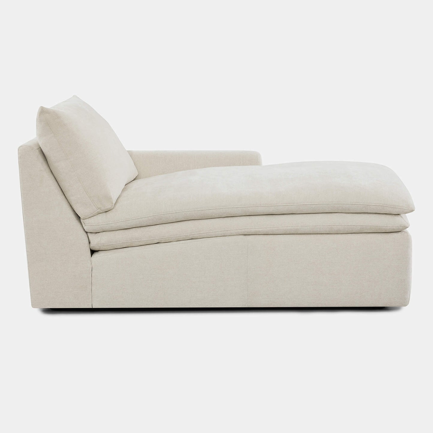Modular Chaise in Cloud-like Fabric Design
