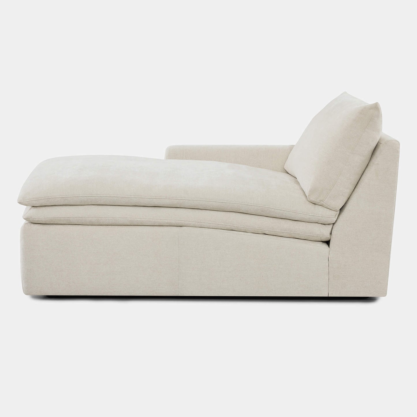 Modular Chaise in Cloud-like Fabric Design