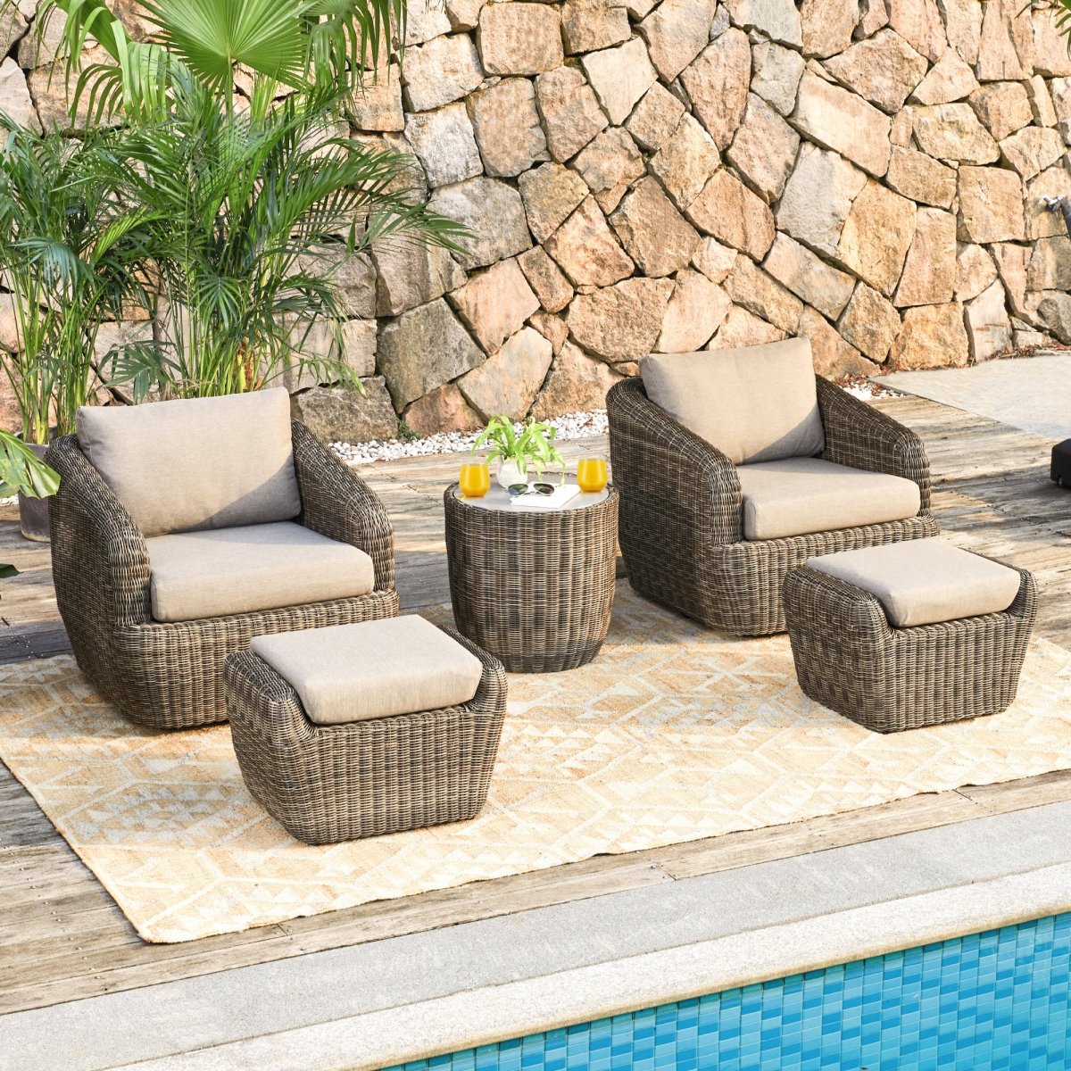 Outdoor 5-Piece Patio Set in Liana Wicker Design