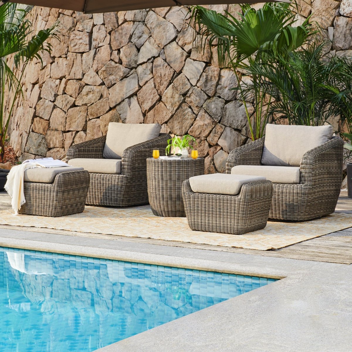 Outdoor 5-Piece Patio Set in Liana Wicker Design