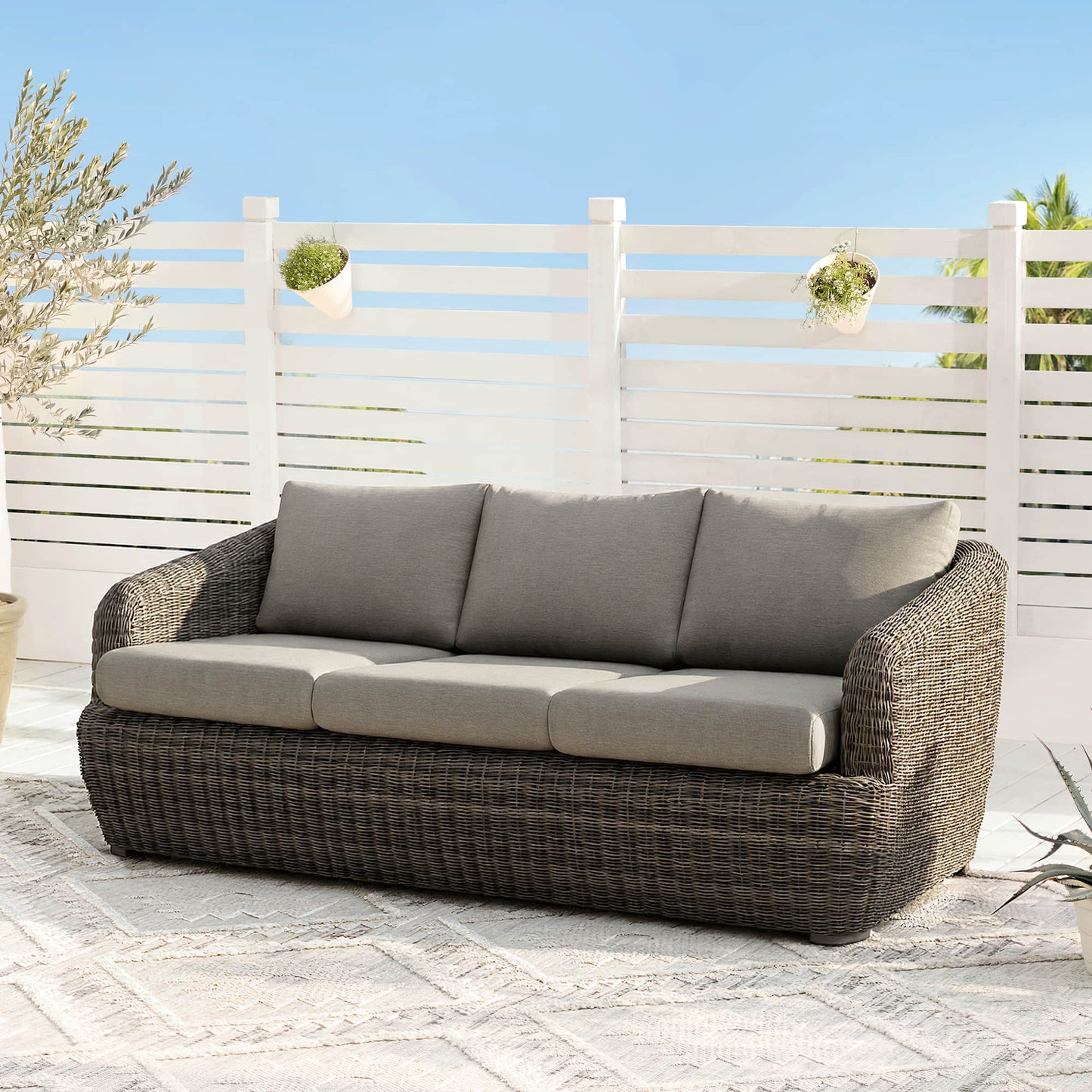 Outdoor Wicker 3-Seater Sofa with Fully-Assembled Design
