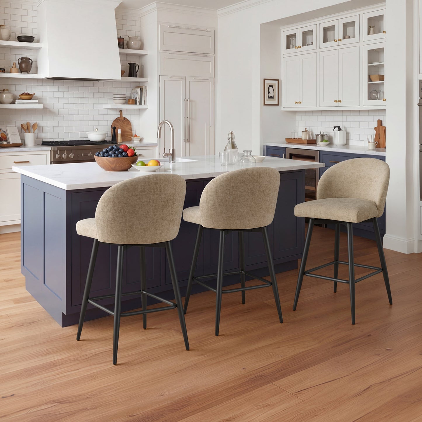 Swivel Bar Stool with Ergonomic Design in Classic Black
