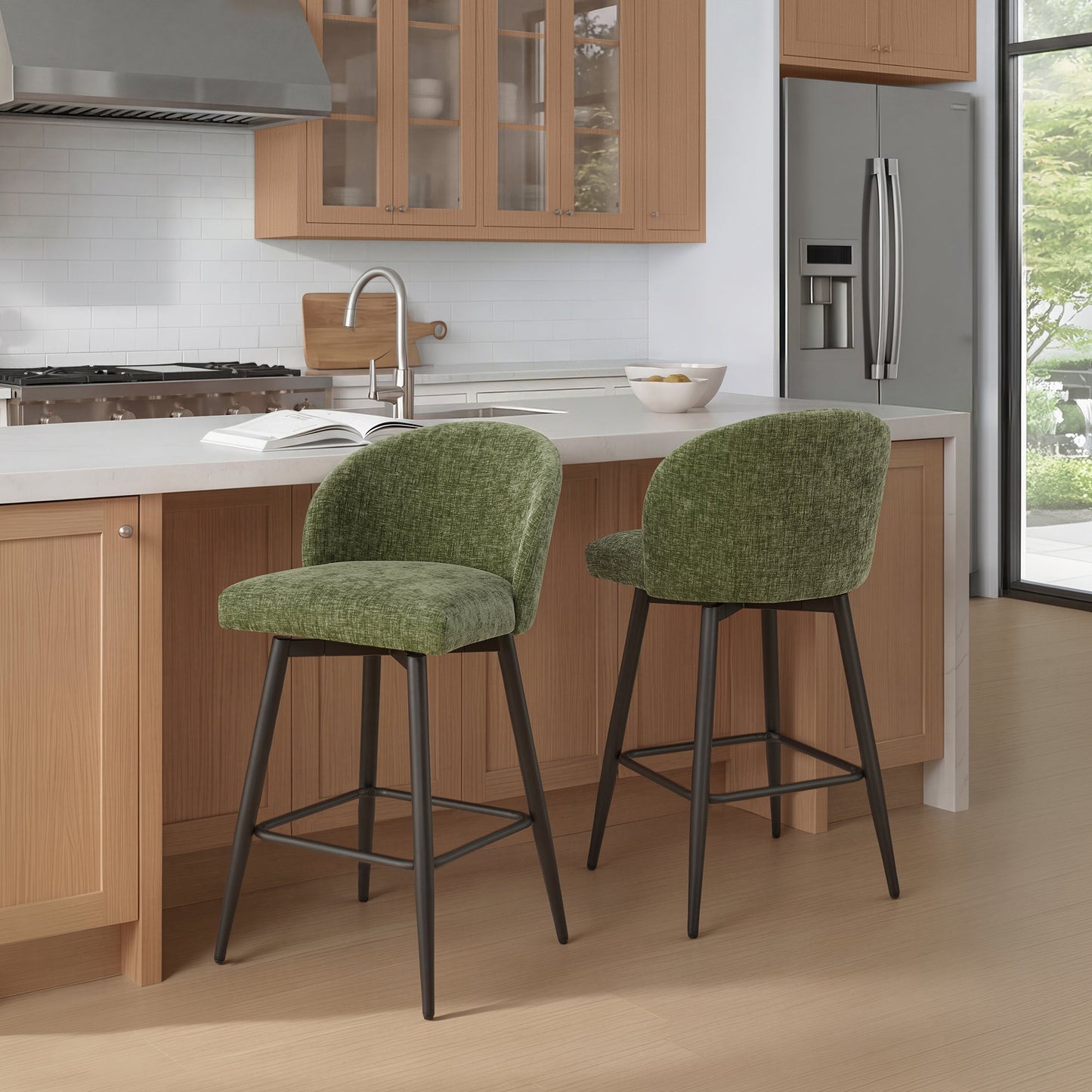 Swivel Bar Stool with Ergonomic Design in Classic Black