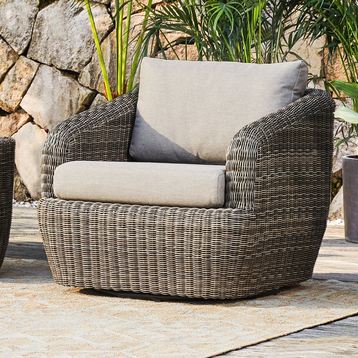 Wicker Outdoor Swivel Accent Chair with Curved Backrest