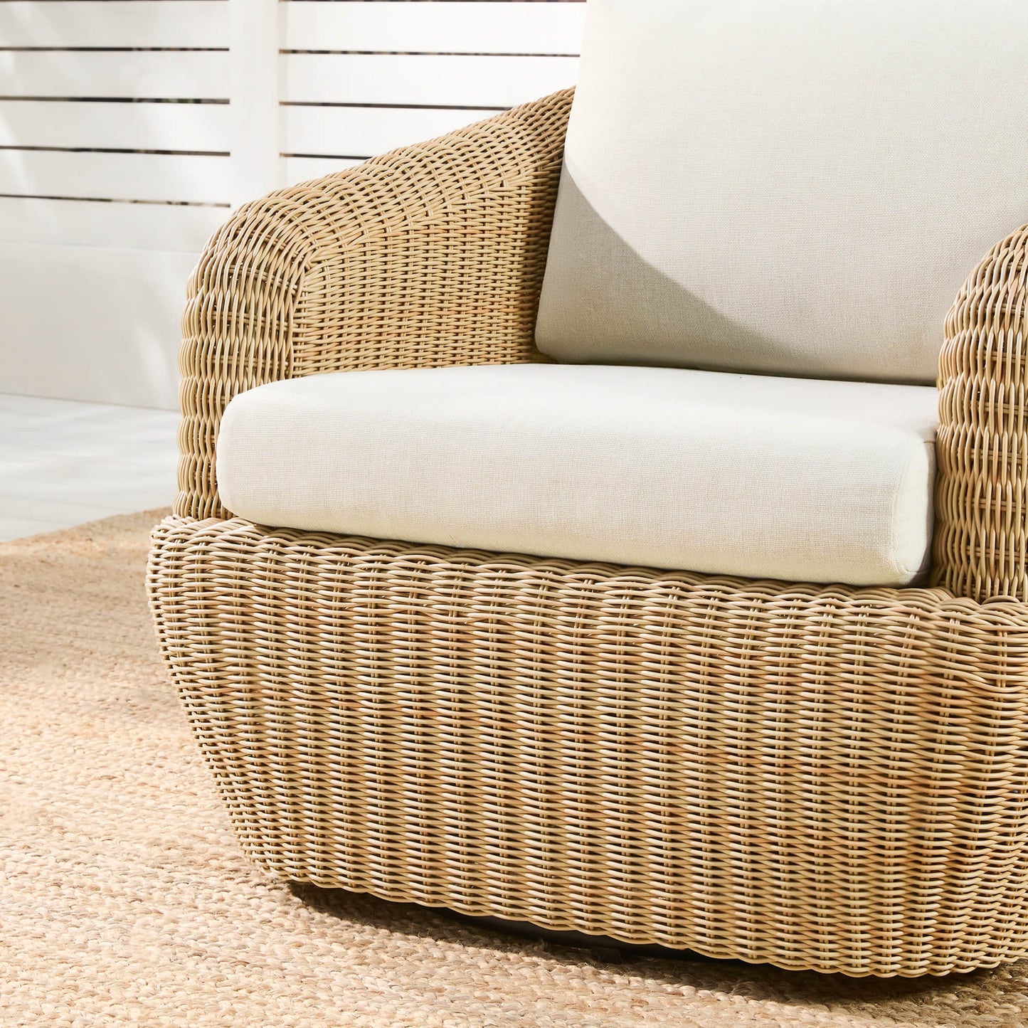 Wicker Outdoor Swivel Accent Chair with Curved Backrest