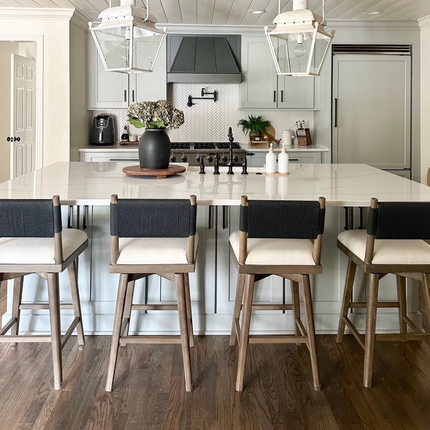 Woven Swivel Counter Stool with Arcadia Design